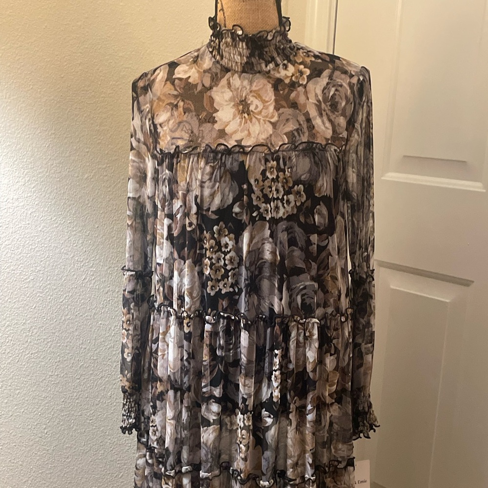 High-neck Floral Long Sleeve Dress
Elie & Emie